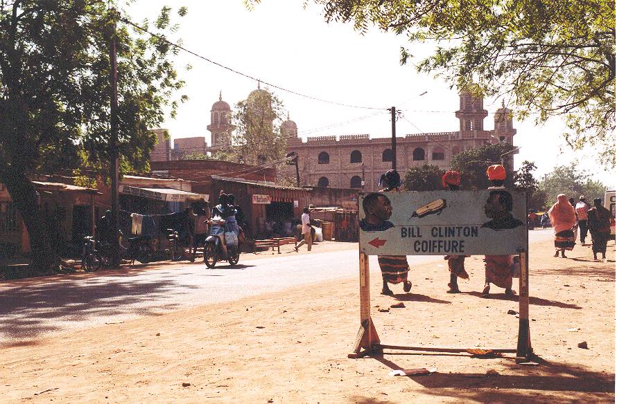 Ouagadougou, kadeřnictví u Billa Clintona